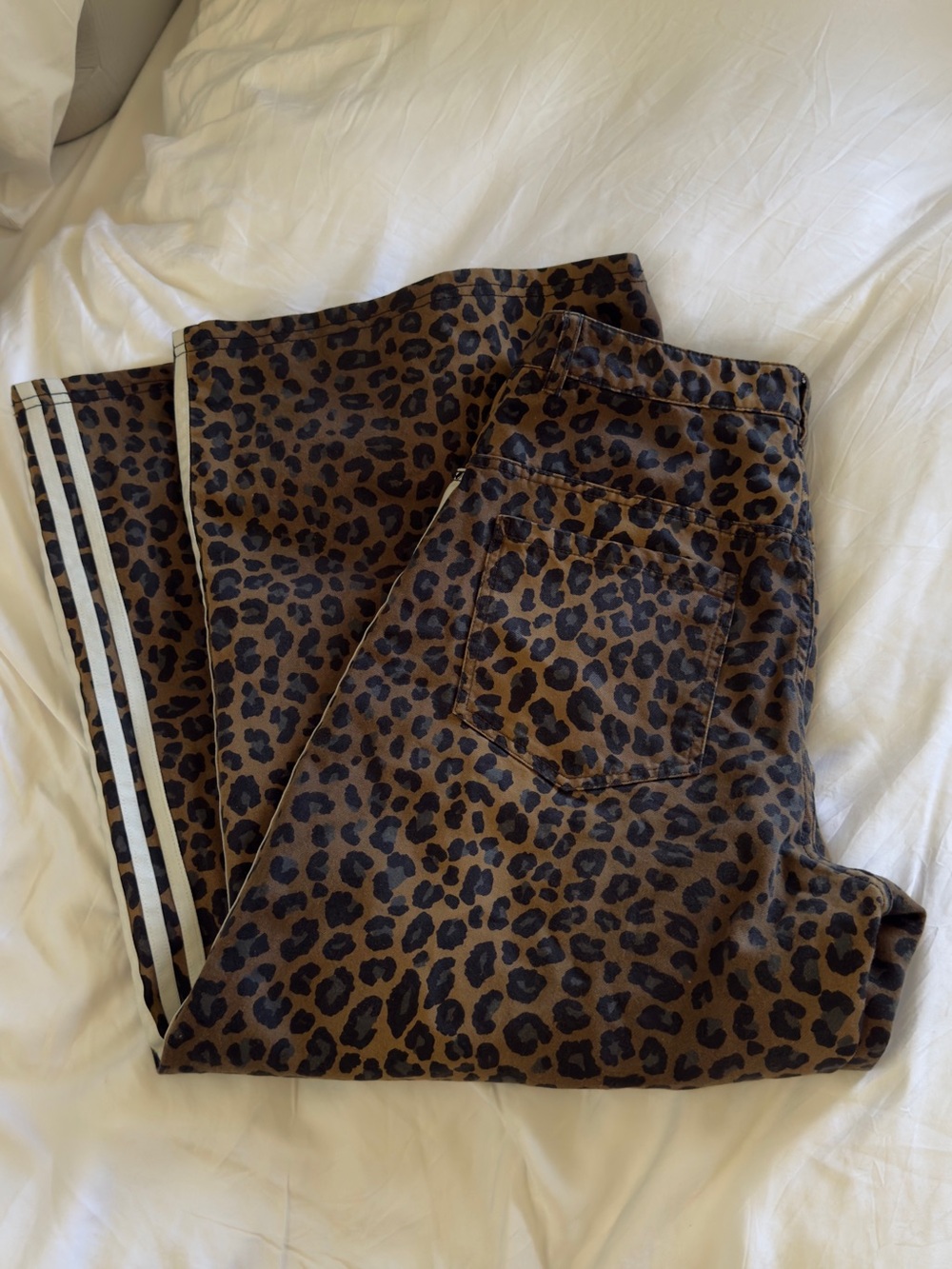 adidas Leopard Print denim jeans wide leg Pants with White Stripes 32x27 - Picture 4 of 4